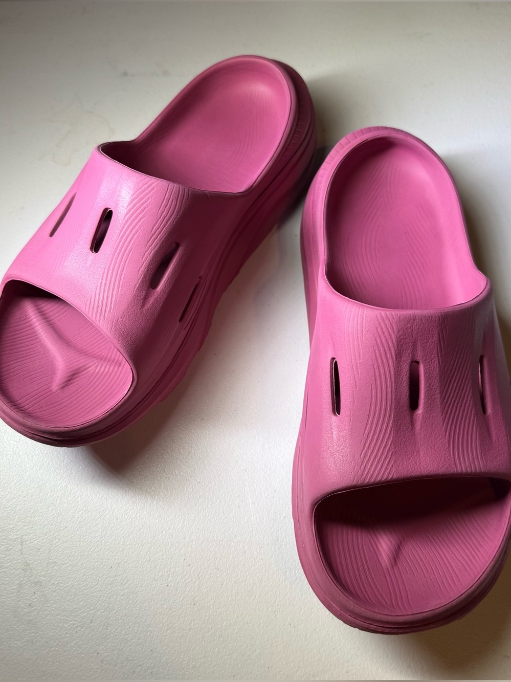 Hoka One One Unisex Pink Cushion Slide Sandals Men’s 9/Women’s 11